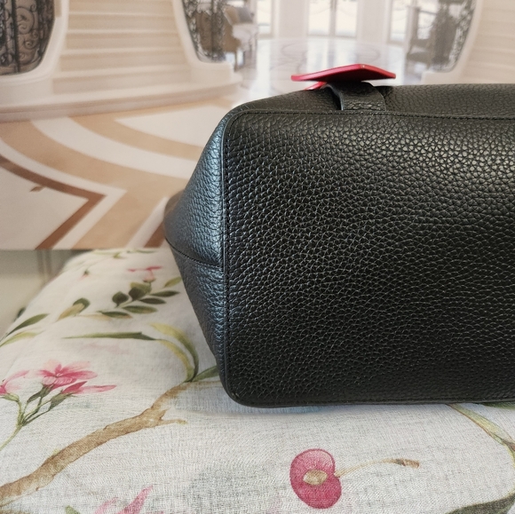 Authentic KATE SPADE Large Tote with HEART DETAIL - Picture 10 of 16